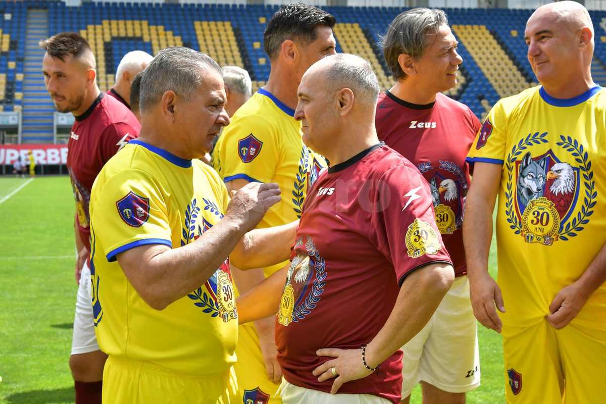 Show total la reeditarea XXL a Cupei României 1995, Petrolul – Rapid: „Ia liftul, «Vioară»!” + cum au „blătuit” partida și imagini inedite din meci și de la petrecere