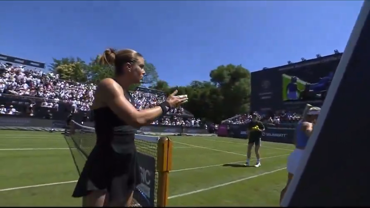 Scandal de proporții la finalul meciului: „Go f**k yourself!” » Jucătoarele și-au aruncat cuvinte grele la fileu