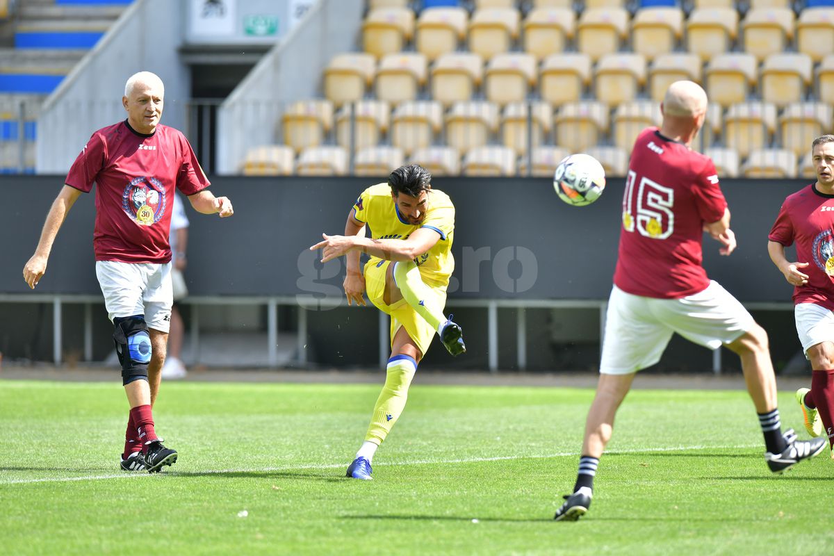 Show total la reeditarea XXL a Cupei României 1995, Petrolul – Rapid: „Ia liftul, «Vioară»!” + cum au „blătuit” partida și imagini inedite din meci și de la petrecere