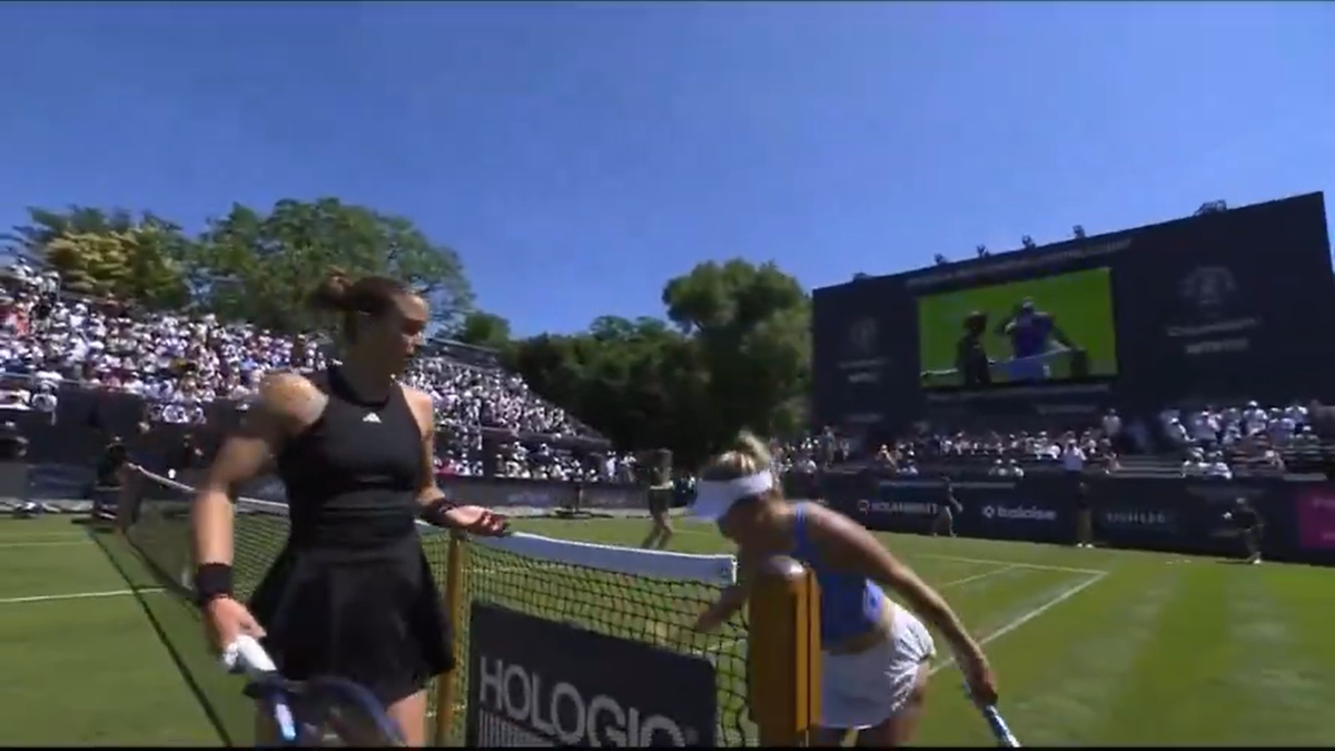 Scandal de proporții la finalul meciului: „Go f**k yourself!” » Jucătoarele și-au aruncat cuvinte grele la fileu