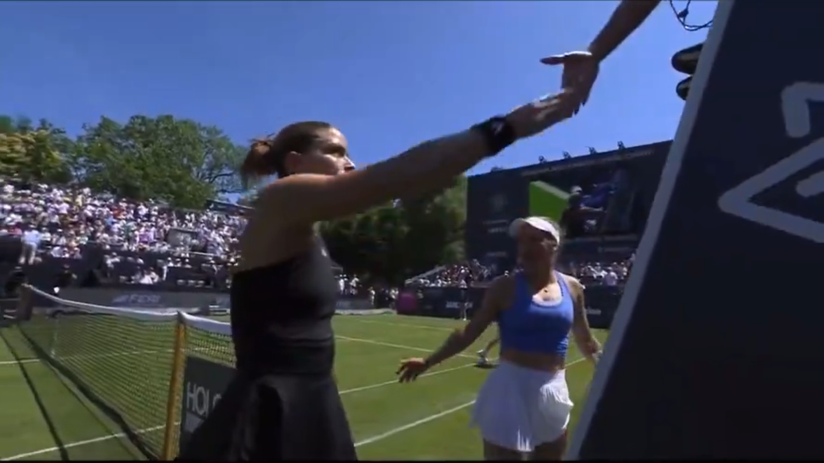 Scandal de proporții la finalul meciului: „Go f**k yourself!” » Jucătoarele și-au aruncat cuvinte grele la fileu