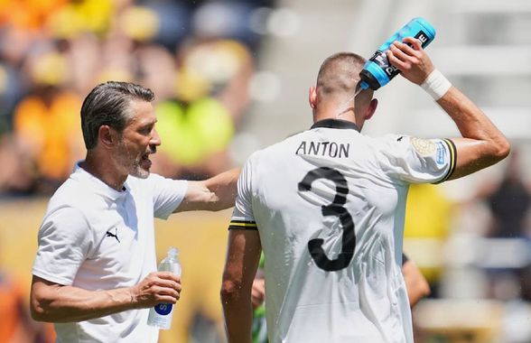 Măsuri neobișnuite! Rezervele Borussiei s-au refugiat în vestiar, un jucător a purtat mânecă lungă