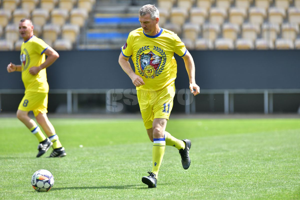 Show total la reeditarea XXL a Cupei României 1995, Petrolul – Rapid: „Ia liftul, «Vioară»!” + cum au „blătuit” partida și imagini inedite din meci și de la petrecere