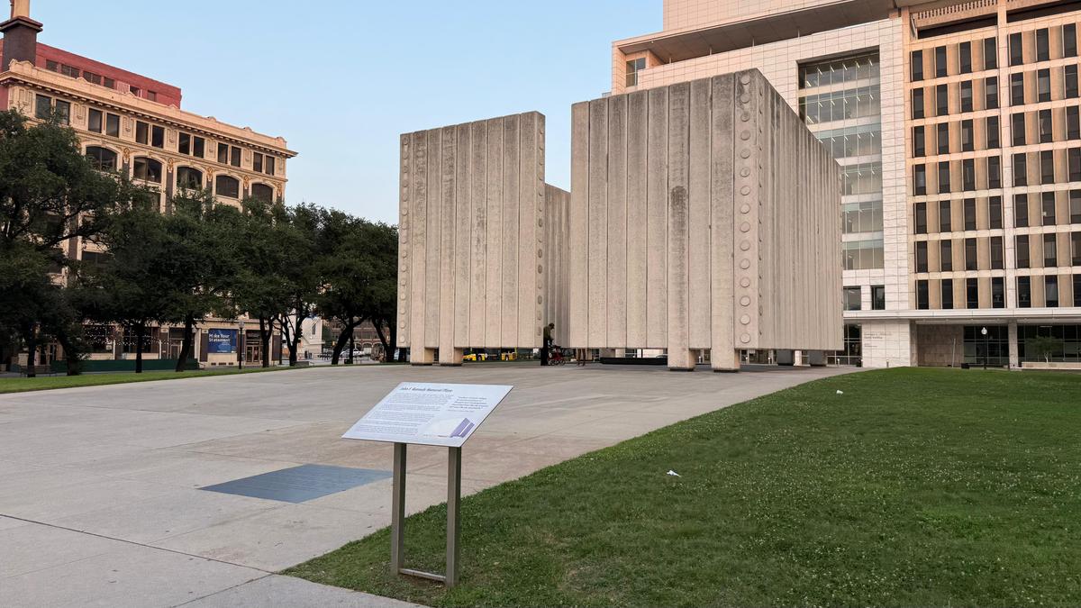 Dealey Plaza, locul în care a fost asasinat John F. Kennedy
