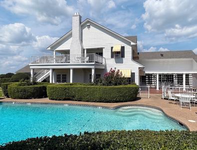 Acasă la J.R. Ewing, capul răutăților din serialul Dallas: cum e în realitate ferma Southfork, locul unde s-a născut capitalismul românesc