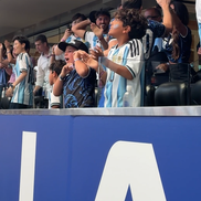 Copiii lui Messi celebrează reușita tatălui lor la meciul cu Austria // Foto: Ionuț Iordache (GSP)