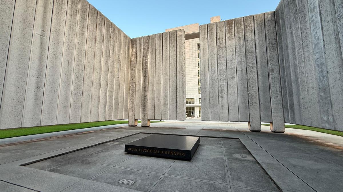 Dealey Plaza, locul în care a fost asasinat John F. Kennedy