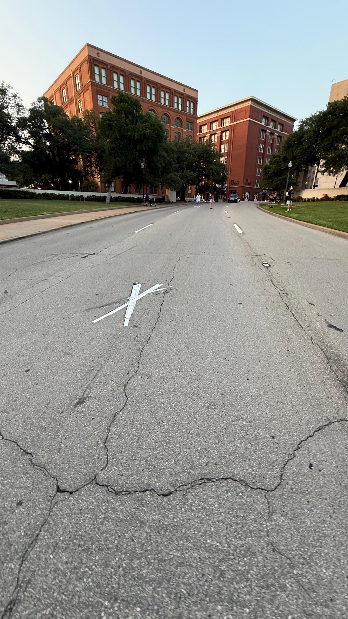 Dealey Plaza, locul în care a fost asasinat John F. Kennedy