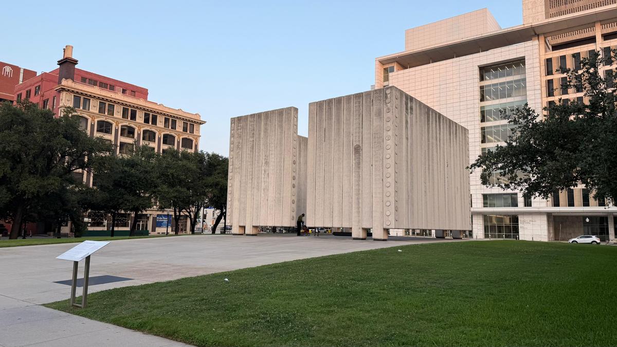 Dealey Plaza, locul în care a fost asasinat John F. Kennedy