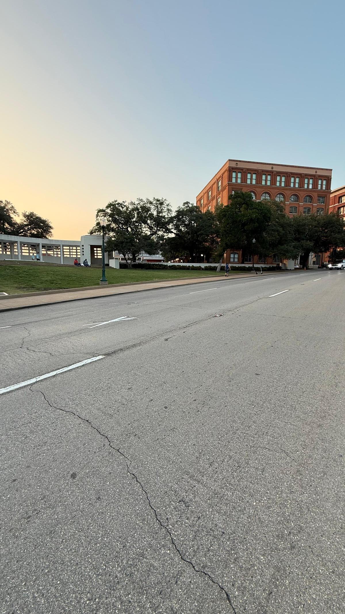 Dealey Plaza, locul în care a fost asasinat John F. Kennedy