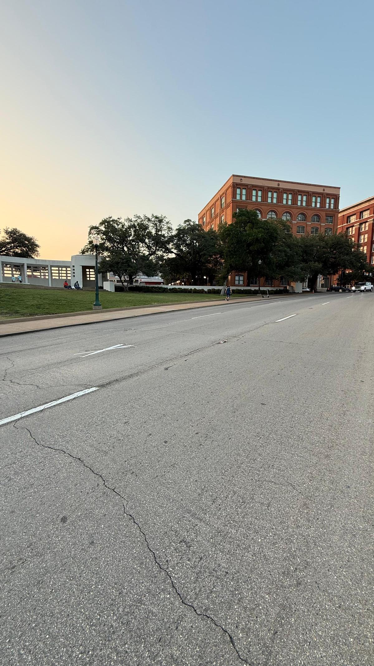 Dealey Plaza, locul în care a fost asasinat John F. Kennedy