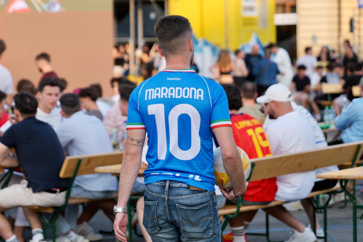 Cum s-a trăit la București meciul Argentinei cu Austria: frenezie pentru Messi în piața George Enescu
