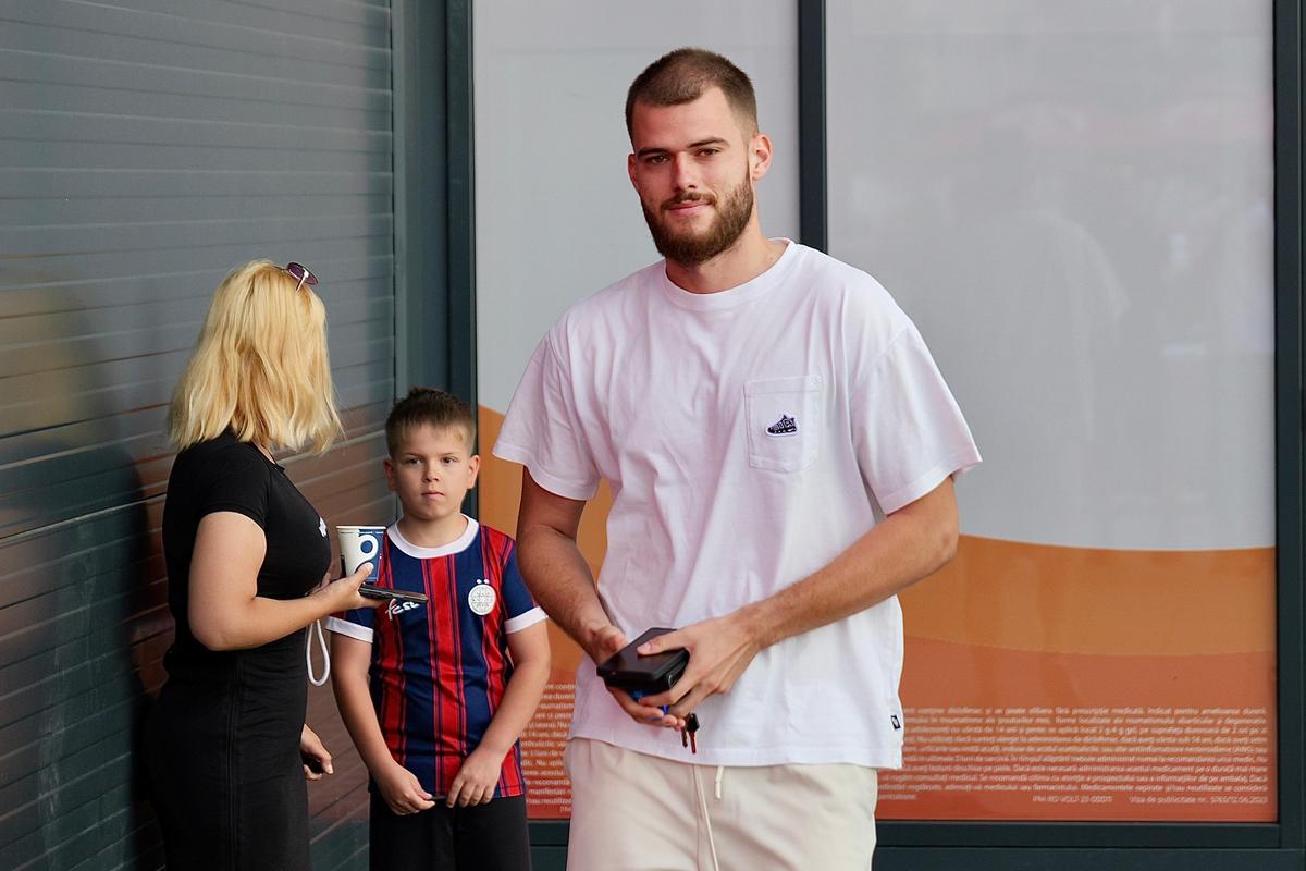 FCSB s-a reunit la prima oră » Numele noi și 5 absențe