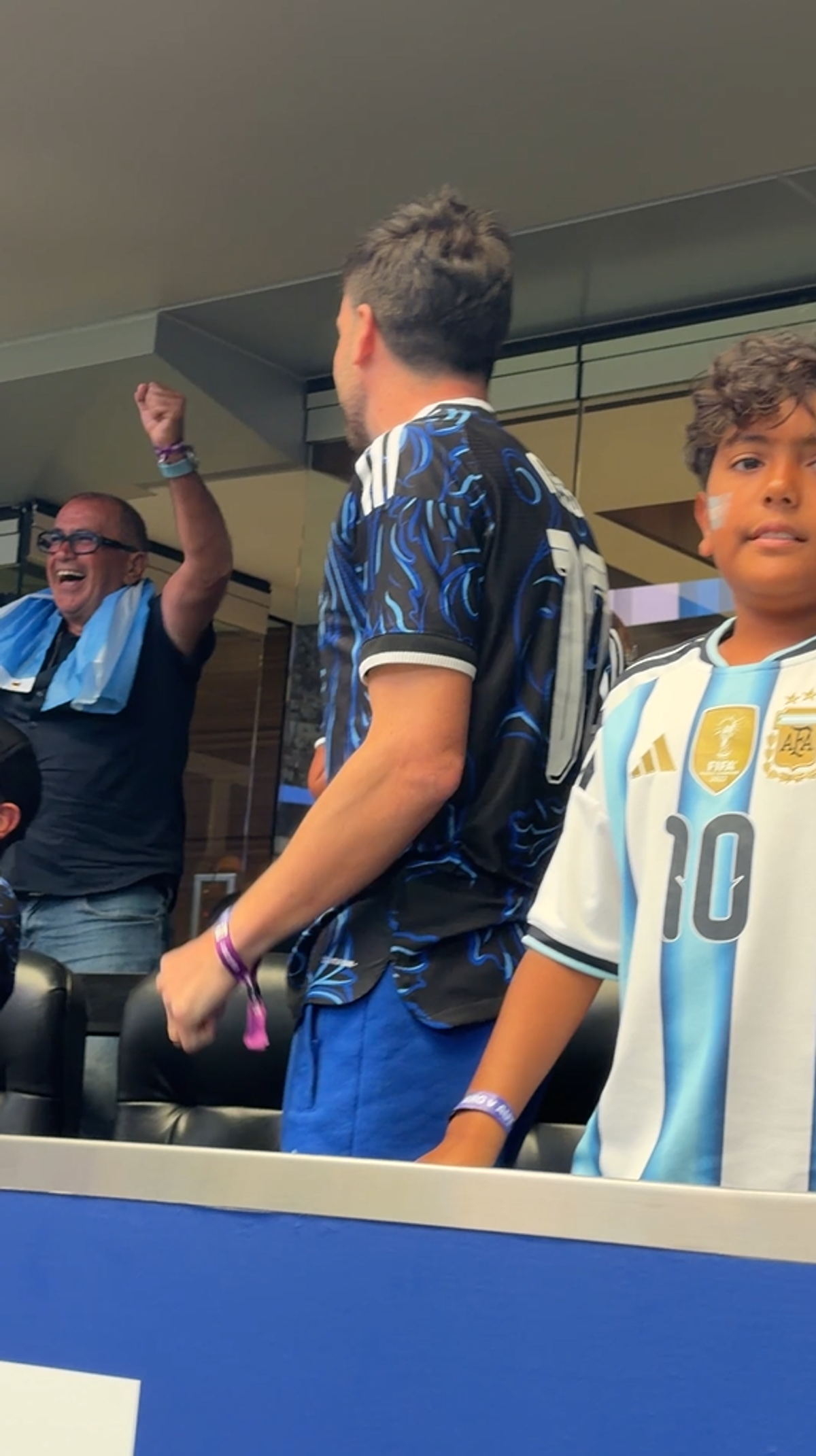 Explozie de bucurie în loja lui Lionel Messi la Argentina - Austria » Antonella a atras toate privirile