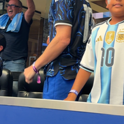 Copiii lui Messi celebrează reușita tatălui lor la meciul cu Austria // Foto: Ionuț Iordache (GSP)