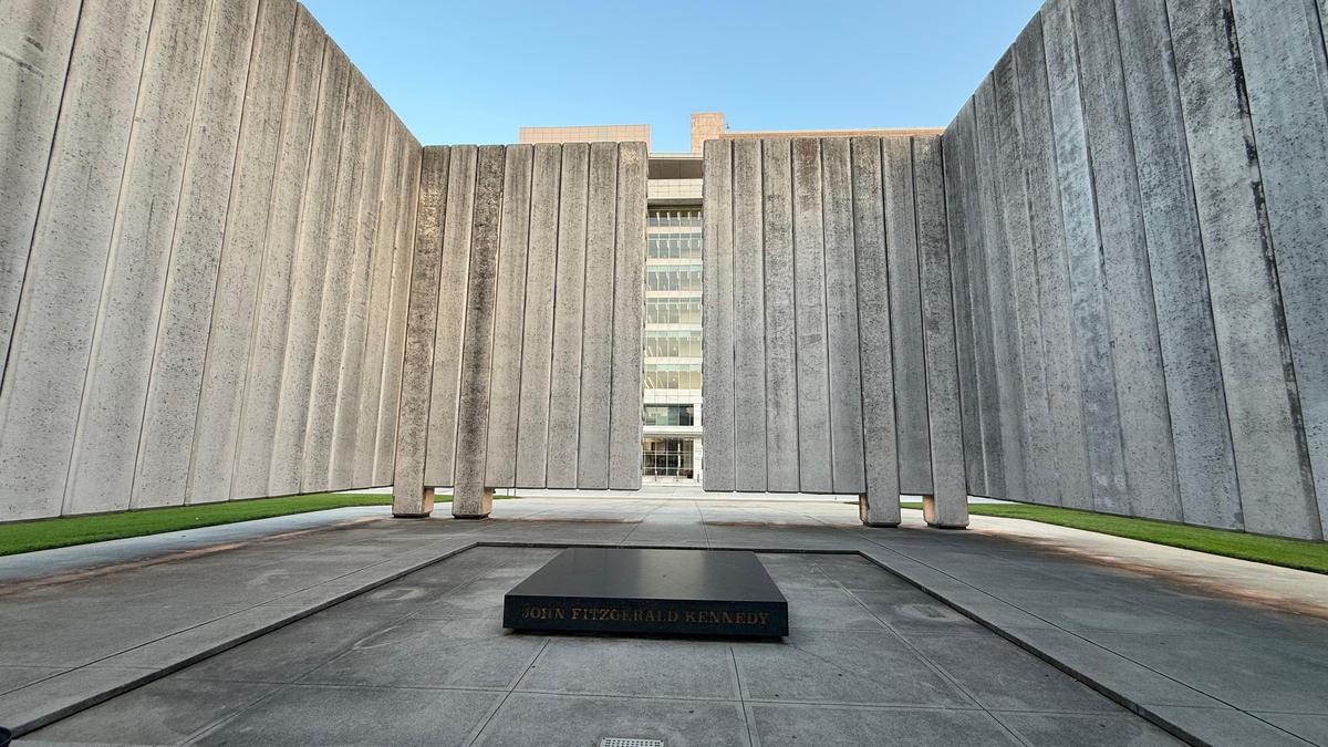 Dealey Plaza, locul în care a fost asasinat John F. Kennedy