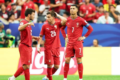 Joao Neves (stânga) și Francisco Conceicao, lângă Cristiano Ronaldo/ Foto: Imago
