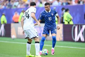 Franța - Irak » Mbappe, luptă de la distanță cu Messi