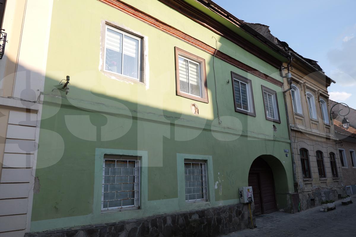 Cum arată casa unde a copilărit miliardarul Ion Țiriac