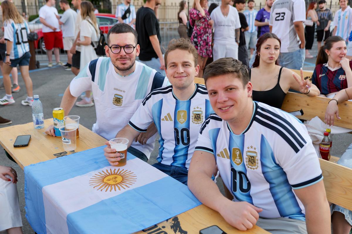 Cum s-a trăit la București meciul Argentinei cu Austria: frenezie pentru Messi în piața George Enescu