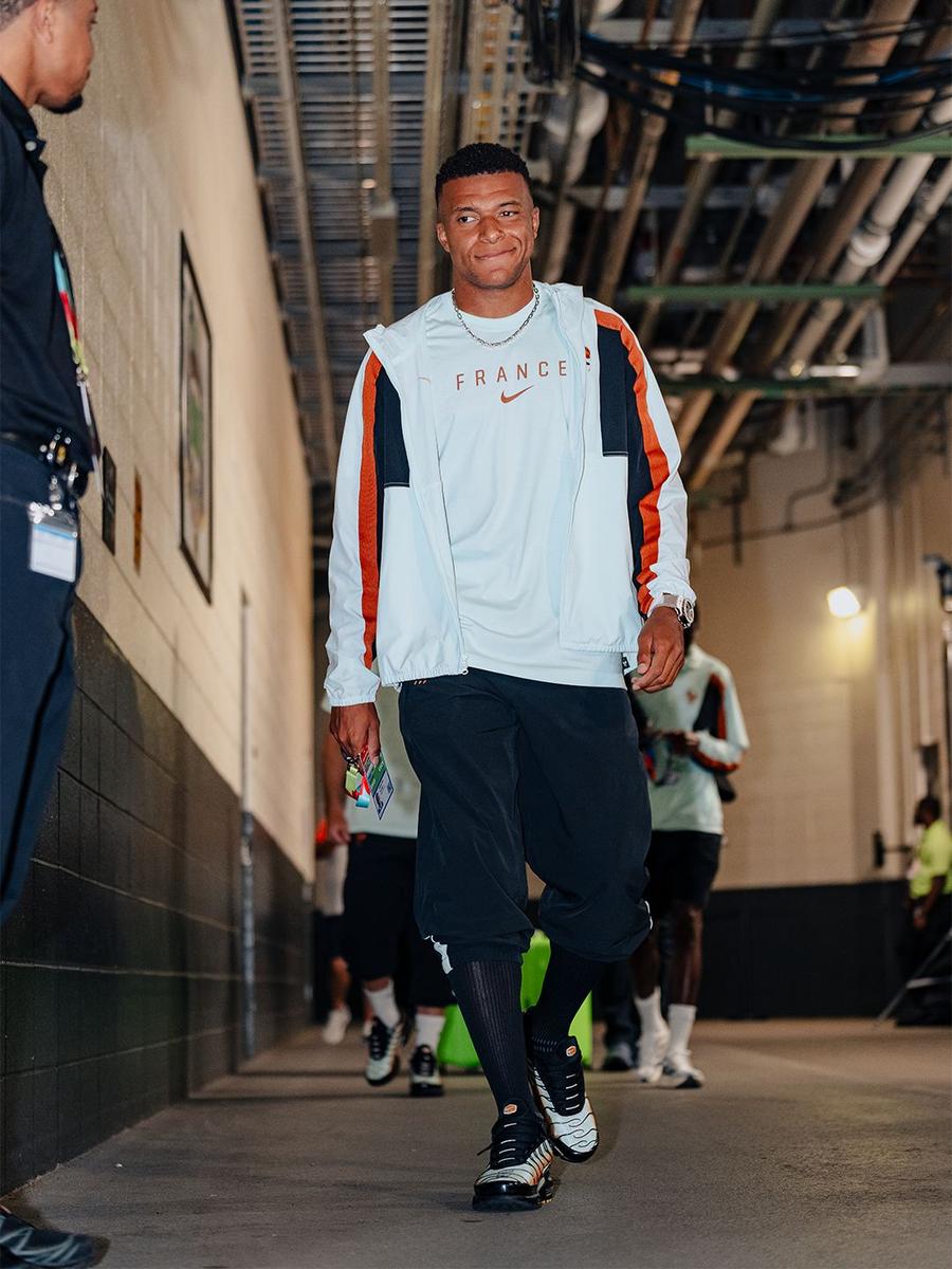 Kylian Mbappe, înainte de Franța - Irak // FOTO: X Franța - Irak » Meci ÎNTRERUPT!