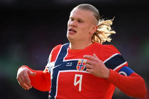 Erling Haaland, care a reușit o „dublă” la debutul Mondial cu Iraq (4-1), are 57 de goluri marcate în 51 de meciuri la naționala Norvegiei / Foto: GettyImages