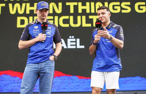 Isack Hadjar, despre relația cu Max Verstappen: „Eu îl întreb și el răspunde”
