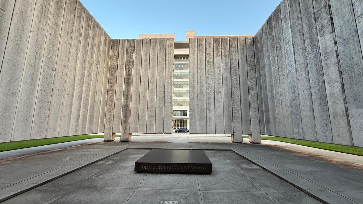 Dealey Plaza, locul în care a fost asasinat John F. Kennedy