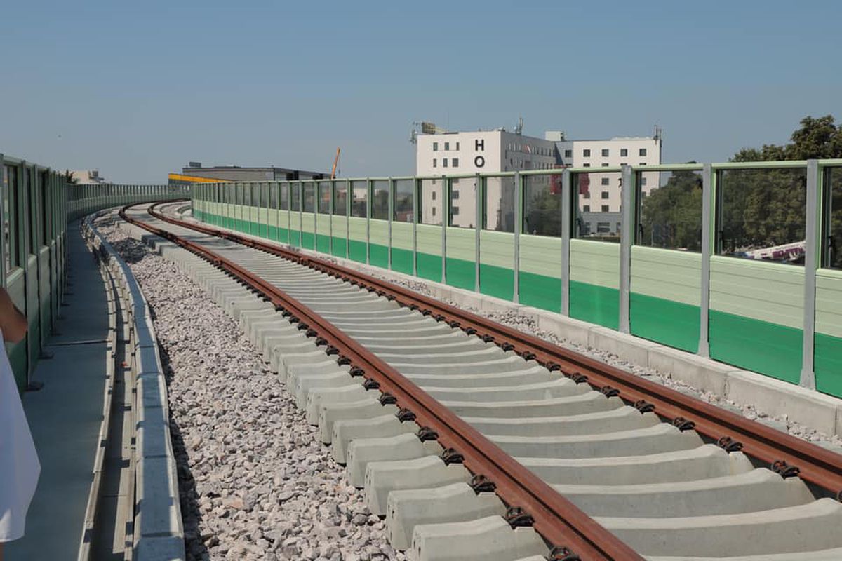 GALERIE FOTO  Calea ferată Otopeni - Gara de Nord, la un pas de finalizare! Imagini noi: „S-a montat ultimul puzzle” » Când va fi aceasta funcțională