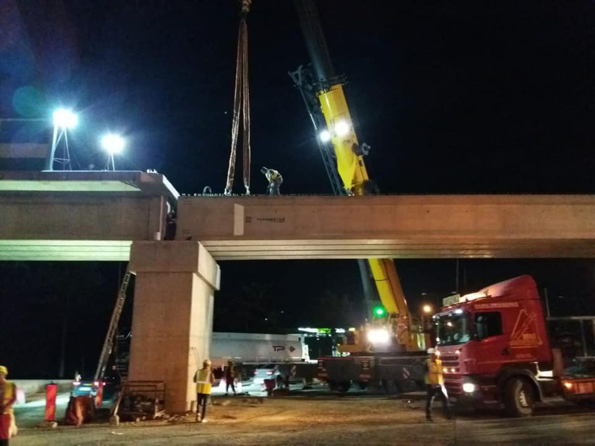 GALERIE FOTO  Calea ferată Otopeni - Gara de Nord, la un pas de finalizare! Imagini noi: „S-a montat ultimul puzzle” » Când va fi aceasta funcțională