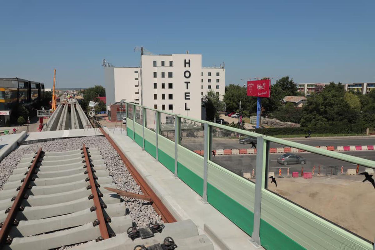 GALERIE FOTO  Calea ferată Otopeni - Gara de Nord, la un pas de finalizare! Imagini noi: „S-a montat ultimul puzzle” » Când va fi aceasta funcțională