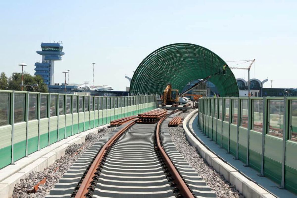 GALERIE FOTO  Calea ferată Otopeni - Gara de Nord, la un pas de finalizare! Imagini noi: „S-a montat ultimul puzzle” » Când va fi aceasta funcțională