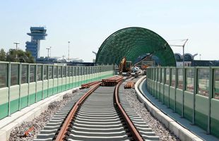 GALERIE FOTO  Calea ferată Otopeni - Gara de Nord, la un pas de finalizare! Imagini noi: „S-a montat ultimul puzzle” » Când va fi aceasta funcțională