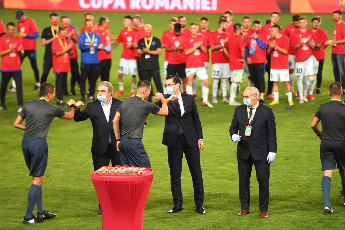 SEPSI - FCSB 0-1. VIDEO + FOTO Sărbătoare cu restricții împotriva COVID-19. Arbitrii și covăsnenii și-au luat singuri medaliile. Cine i-a premiat pe învingători