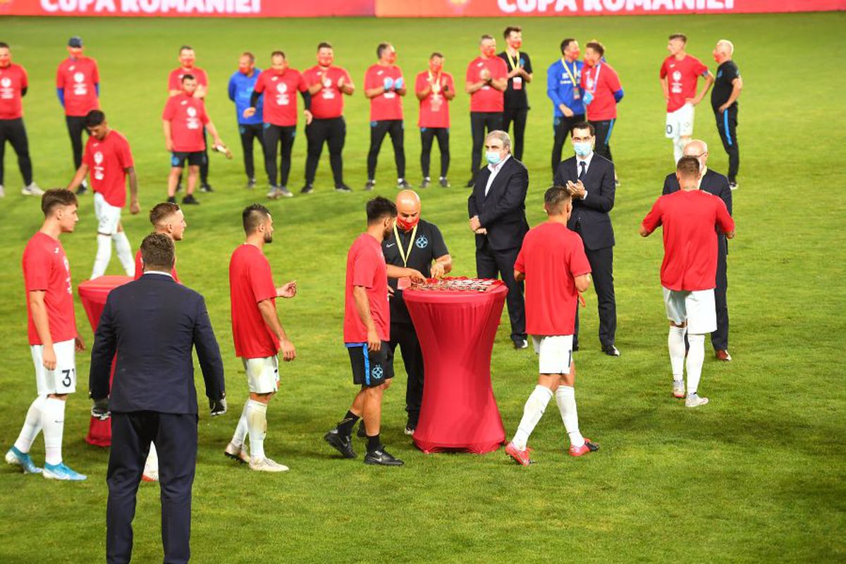 SEPSI - FCSB 0-1. VIDEO + FOTO Sărbătoare cu restricții împotriva COVID-19. Arbitrii și covăsnenii și-au luat singuri medaliile. Cine i-a premiat pe învingători