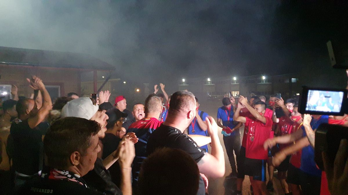 FCSB sărbătorește cu fanii