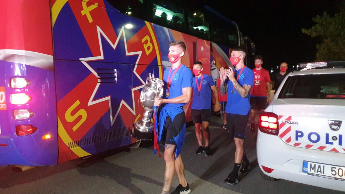 FCSB sărbătorește cu fanii