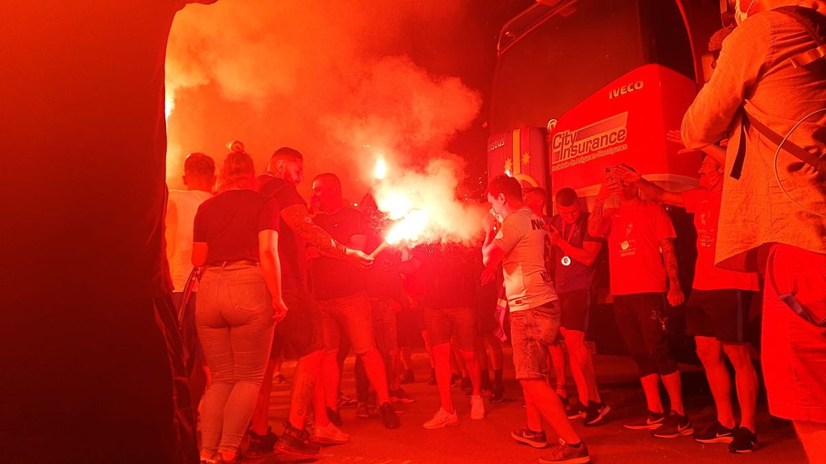 FCSB sărbătorește cu fanii
