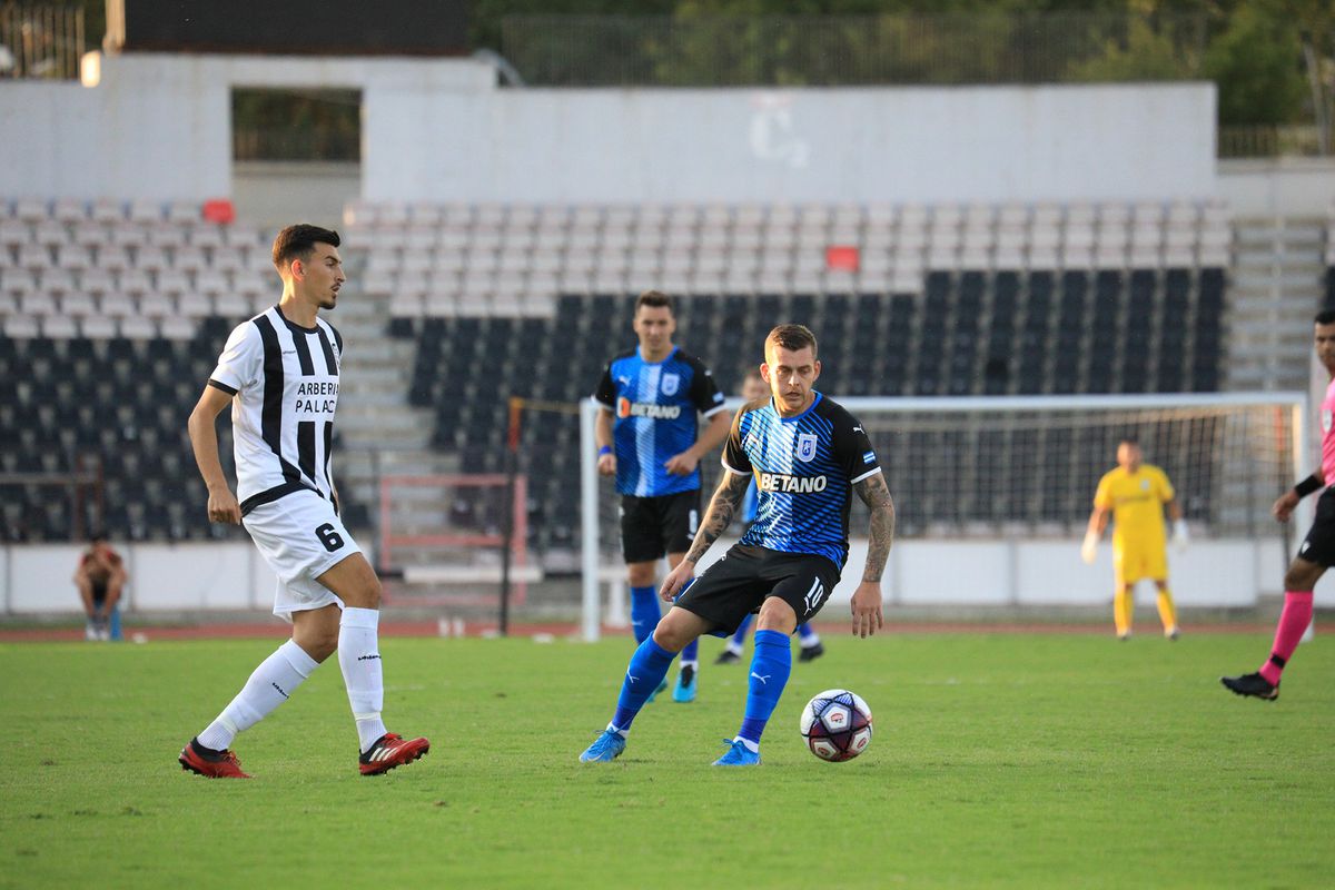 Fanii lui CSU Craiova n-au mai rezistat, după eșecul din Albania: „Demisia” » Și jucătorii au fost luați la rost: „Jaloane! Doar el e fotbalist”