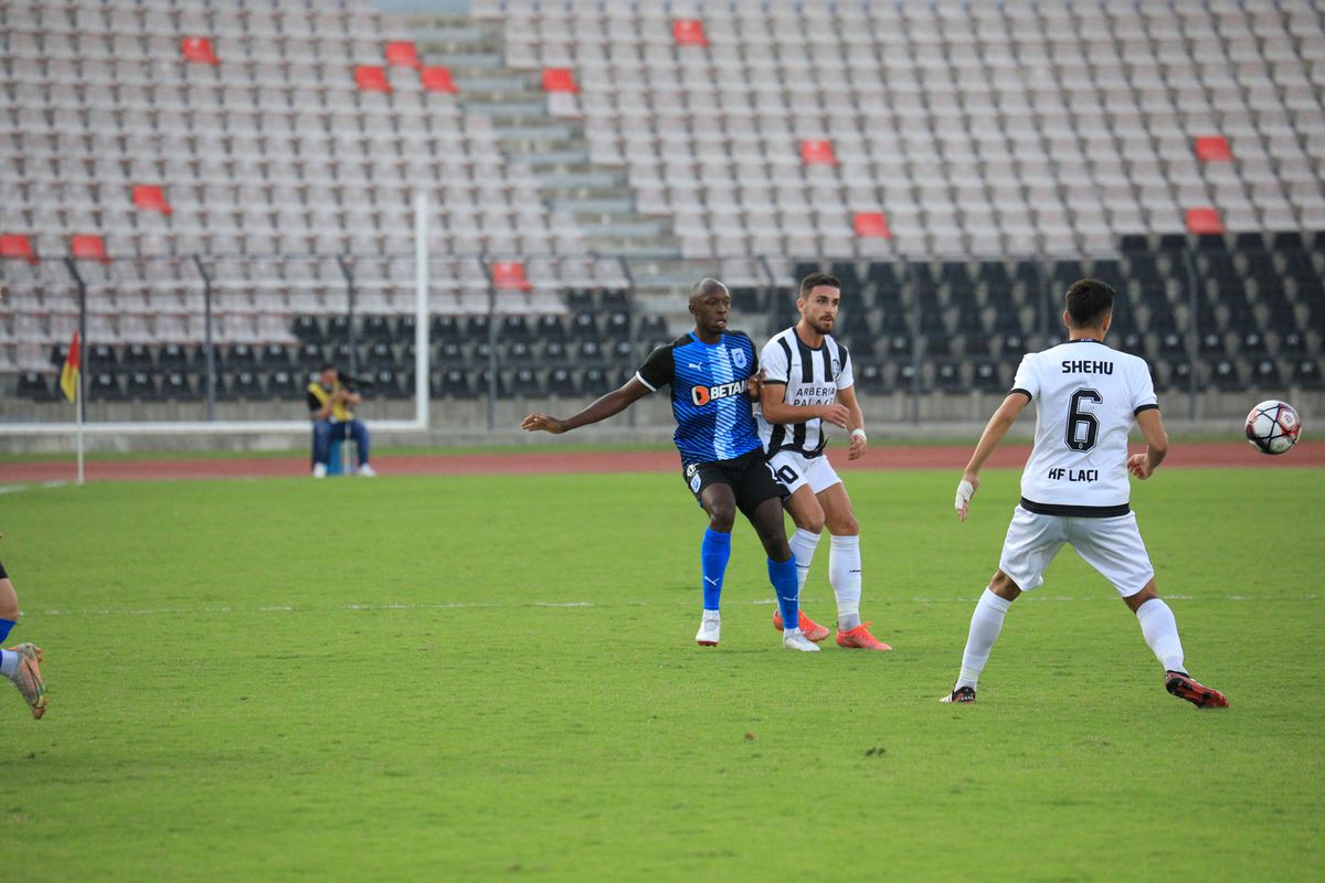 Fanii lui CSU Craiova n-au mai rezistat, după eșecul din Albania: „Demisia” » Și jucătorii au fost luați la rost: „Jaloane! Doar el e fotbalist”