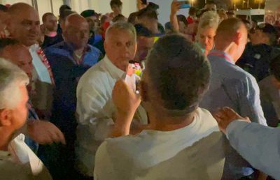 Cum s-a purtat Viktor Orban, premierul Ungariei, cu fanii care l-au așteptat până după miezul nopții