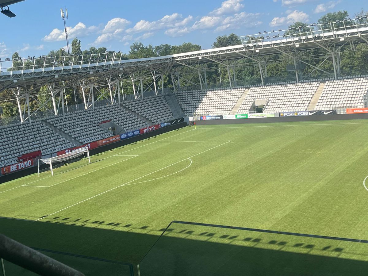 Gazon Arc de Triumf înainte de FCSB - Dinamo