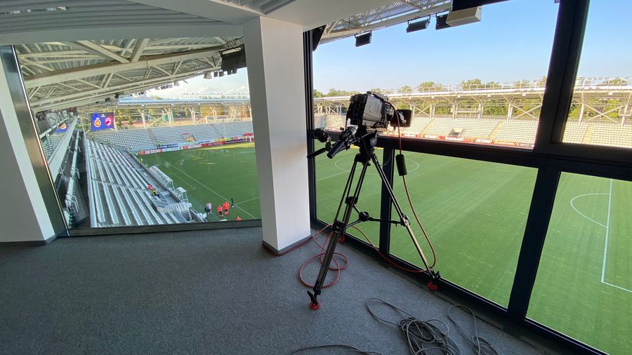 VAR low-cost la FCSB - Dinamo! În ce condiții se transmite la TV Derby de România și de ce vor fi emoții la deciziile milimetrice