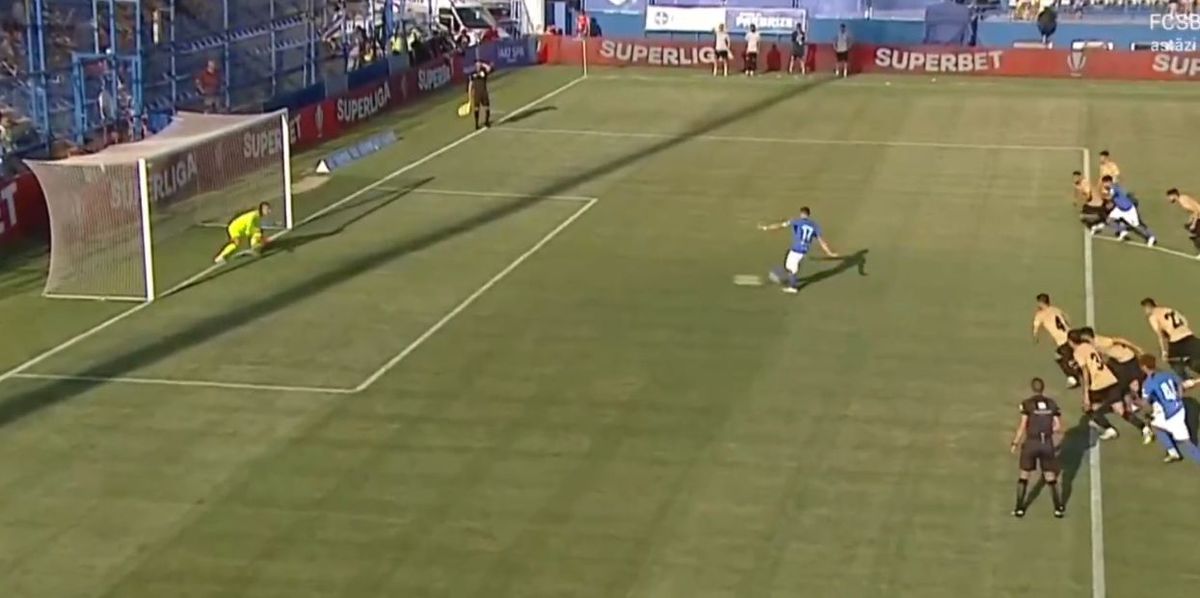 Fază ciudată în Farul - Voluntari » Ambulanță pe teren și penalty dictat cu VAR după 3 minute + Verdictul specialistului