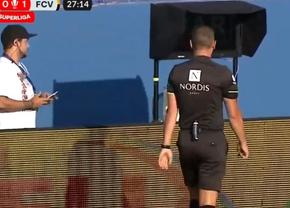Fază ciudată în Farul - Voluntari » Ambulanță pe teren și penalty dictat cu VAR după 3 minute + Verdictul specialistului