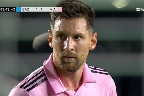Lionel Messi, înainte să execute lovitura liberă decisivă