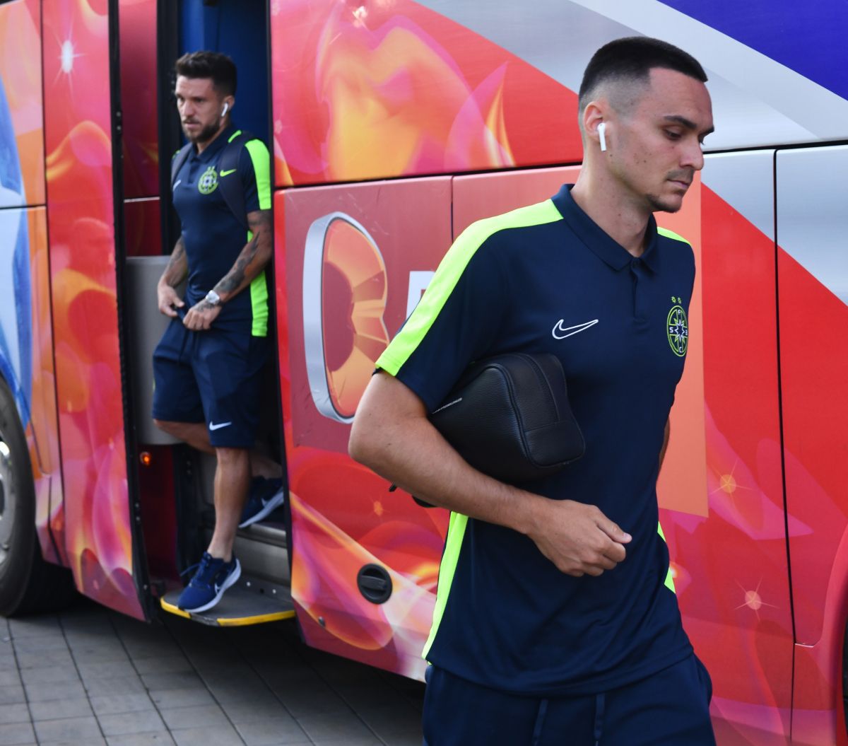 Cele mai tari mesaje afișate în tribune la derby-ul FCSB - Dinamo: „Începe Roland Garros!”  vs „Drama suporterului stelist”