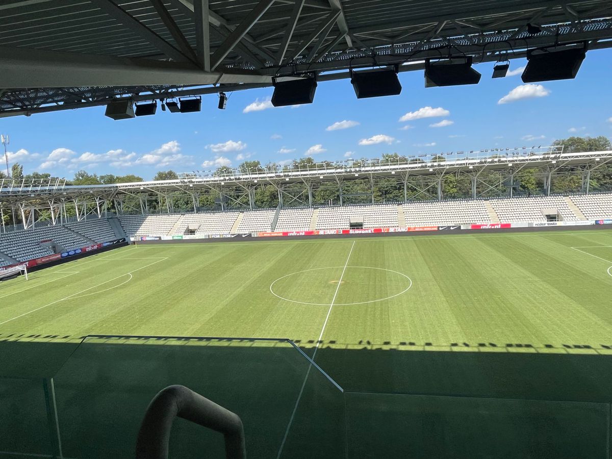 Gazon Arc de Triumf înainte de FCSB - Dinamo