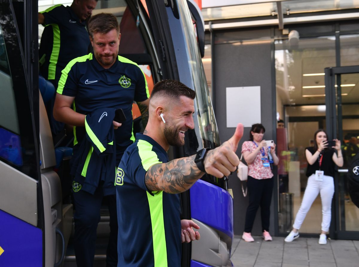 Cele mai tari mesaje afișate în tribune la derby-ul FCSB - Dinamo: „Începe Roland Garros!”  vs „Drama suporterului stelist”