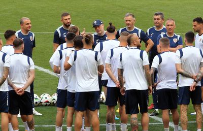 Staff-ul lui Edi Iordănescu rămâne la națională » În schimb, un om de bază îl urmează 100% pe fostul selecționer